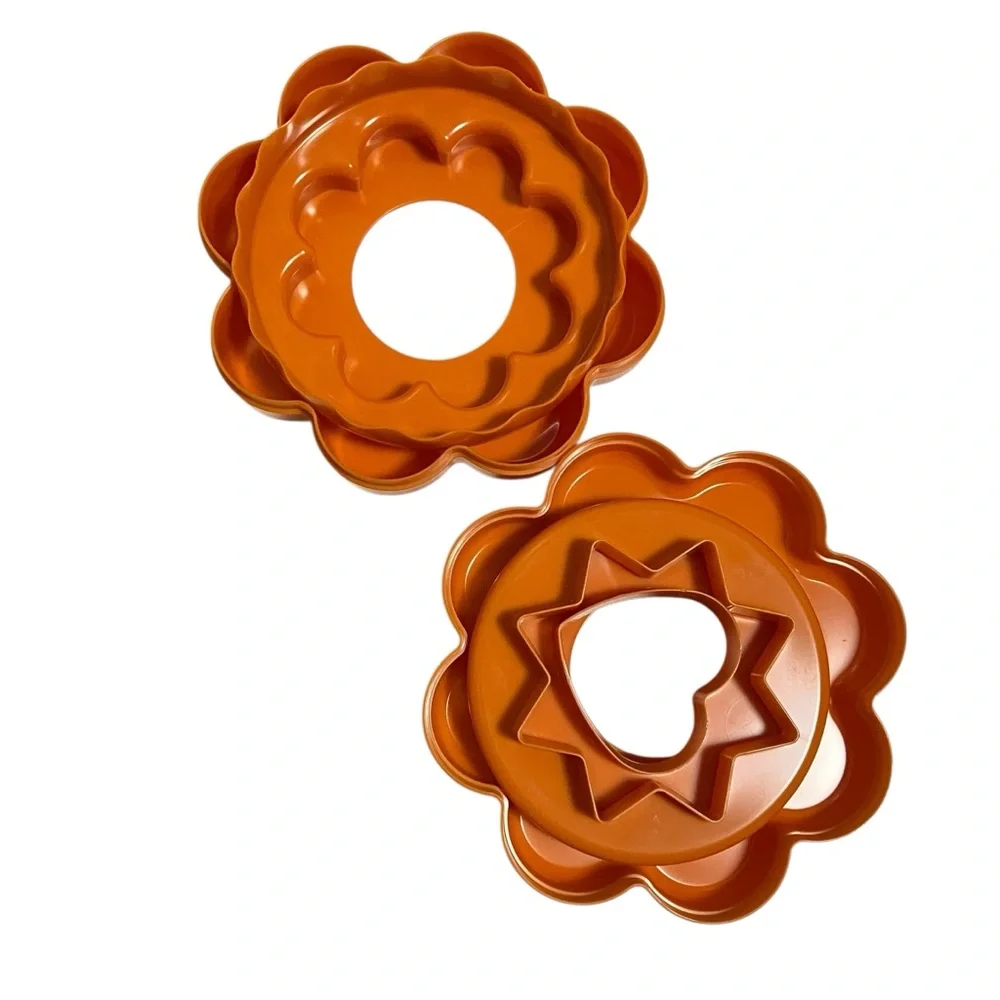 Tupperware Vintage 5-piece Orange Nesting Flower Cookie Cutter Set 1654 - 1658